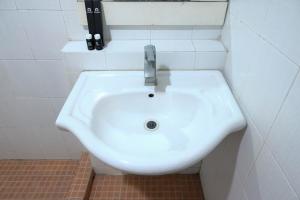 Cozy and Homey Studio Apartment at High Point Serviced By Travelio