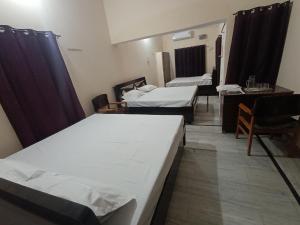 RaghuvarDham Delux AC 3 Double Beds