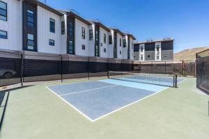 Amazing Deluxe 2BR Pool Gym Htub