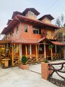 Quinta Fina Madera San Miguel de Bolivar 22 personas