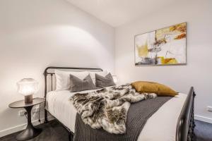 IndustrialStyle Pad in Cool Grungy Neighborhood