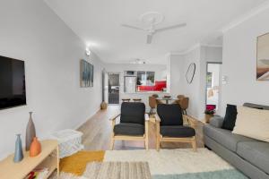 Leafy Solace - A Contemporary Cairns City Hideaway