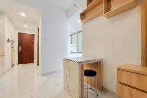 Warm and Comfort Stay 2BR at Sky House BSD Apartment By Travelio