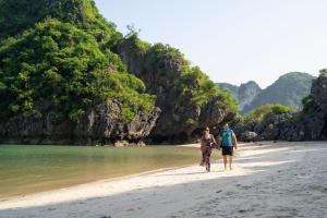 Amanda Cruise on Ha Long Bay