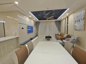 Starlake Daewoo 2Brs Apartment near West Lake