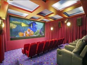 Entire Maggies Guesthouse - free cinema, pool, spa, tennis court, karaoke, more!