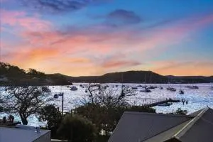 Magical Hardy's Bay Waterfront Apartment - Killcare