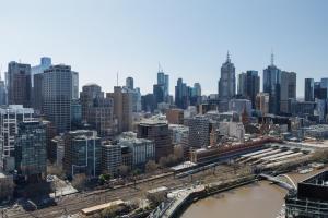 Modern Nomads Waterfront Residence Near Casino with River View