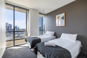 Modern Nomads Waterfront Residence Near Casino with River View