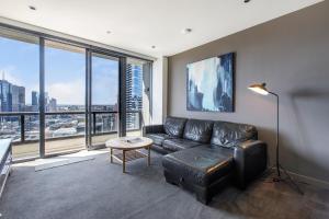 Modern Nomads Waterfront Residence Near Casino with River View