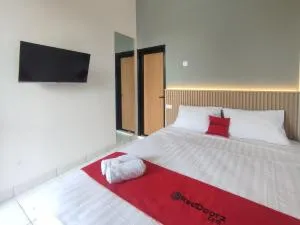 RedDoorz Near Simpang Lima Semarang - Bugel