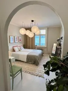 Valoisa läpitalon kaksio - Huuvari