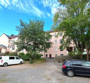 Valoisa läpitalon kaksio