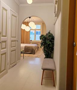 Valoisa läpitalon kaksio