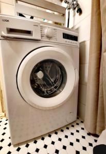 Valoisa läpitalon kaksio