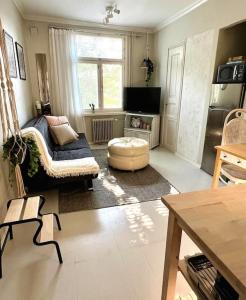 Valoisa läpitalon kaksio