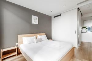 Modern Nomads Waterfront Suite near Casino with Free Carpark