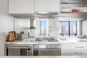 Modern Nomads Waterfront Suite near Casino with Free Carpark