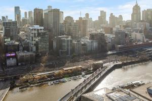 Modern Nomads Waterfront Suite near Casino with Free Carpark