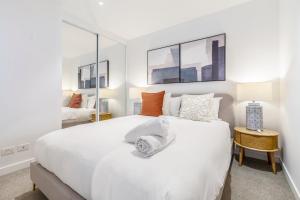 Central & Stylish in St Kilda w AC, WiFi & Balcony