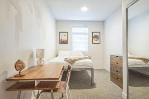 Chic and Modern Getaway with Gym 5 Min to Downtown