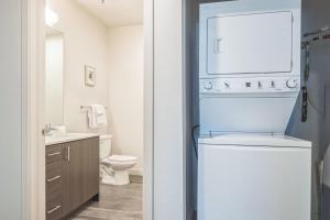 Chic and Modern Getaway with Gym 5 Min to Downtown