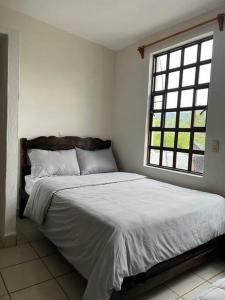 excelente casa inka con cochera en el centro