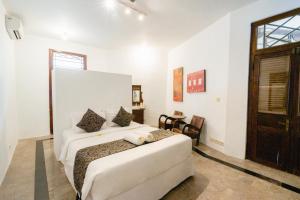 5 Bedroom Villa Etnik in Seminyak with Big Garden and Private Pool