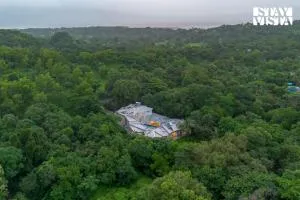 StayVista at Bayside Oasis with Outdoor Pool, WiFi - Sasawane