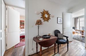 Champs Elysées I Vue sur Tour Eiffel & Spacieux