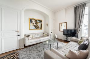 Champs Elysées I Vue sur Tour Eiffel & Spacieux