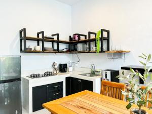 Island Boy Guesthouse I Prime Location in Canggu