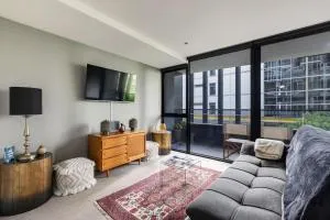 Bourke St Beckons - A Cosy Inner-city Locale - Melbourne