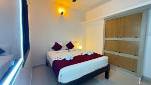 Wind Chimes White Town Home stay