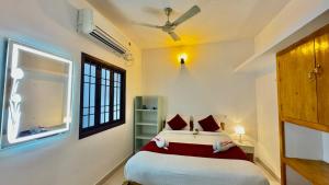 Wind Chimes White Town Home stay