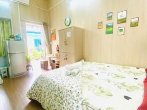 Cozy Homestay with Large bed, private bathroom, large Balcony