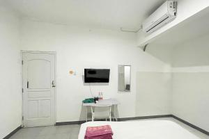 Urbanview Syariah Sasarengan Inn near RSUD Waled Cirebon