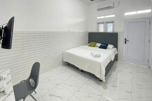 Urbanview Syariah Sasarengan Inn near RSUD Waled Cirebon