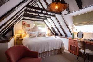 The White Hart - A Heartwood Inn