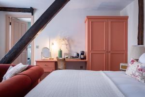 The White Hart - A Heartwood Inn