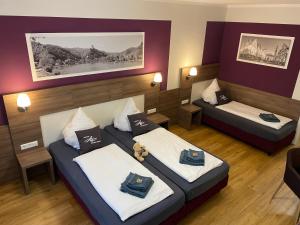 Triple Room with Terrace And Residential Area View room in Altes Winzerhaus