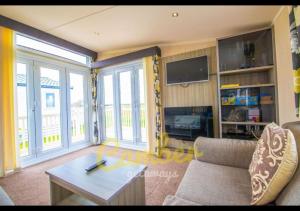 MP502 - Camber Sands Holiday Park - Sleeps 6 - Small Dog - Gated Decking - Amazing Marsh Views