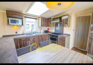 MP502 - Camber Sands Holiday Park - Sleeps 6 - Small Dog - Gated Decking - Amazing Marsh Views