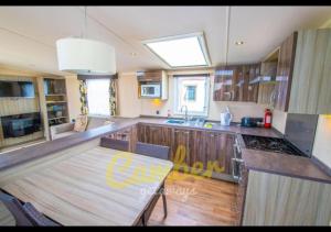 MP502 - Camber Sands Holiday Park - Sleeps 6 - Small Dog - Gated Decking - Amazing Marsh Views