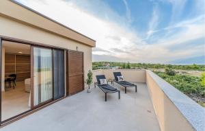 4 Bedroom Cozy Home In Jovici