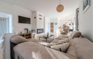 4 Bedroom Cozy Home In Jovici 