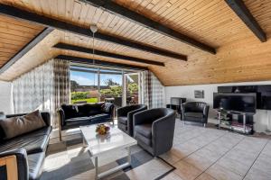 Just 500 Meters From Both The Sea And The Town, This Lovely, Well-Maintained Holiday Home Is Situated