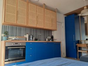 Royal Blue River Pearl