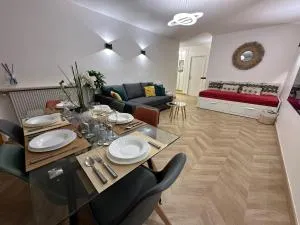 PARIS-MONTROUGE Magnifique appartement 3 pièces de 78m2 avec PARKING - très cosy pour 1 - 10 personnes refait à NEUF -ENTIRE APARTMENT LUXURIOUS AND WARM -Montrouge Paris 14ème - Proche Aéroport Orly Parc Expositions Porte de Versailles FREE WIFI GRATUIT - Montrouge