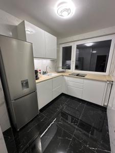 PARIS-MONTROUGE Magnifique appartement 3 pièces de 78m2 avec PARKING - très cosy pour 1 - 6 personnes refait à NEUF -ENTIRE APARTMENT LUXURIOUS AND WARM -Montrouge Paris 14ème - Proche Aéroport Orly Parc Expositions Porte de Versailles FREE WIFI